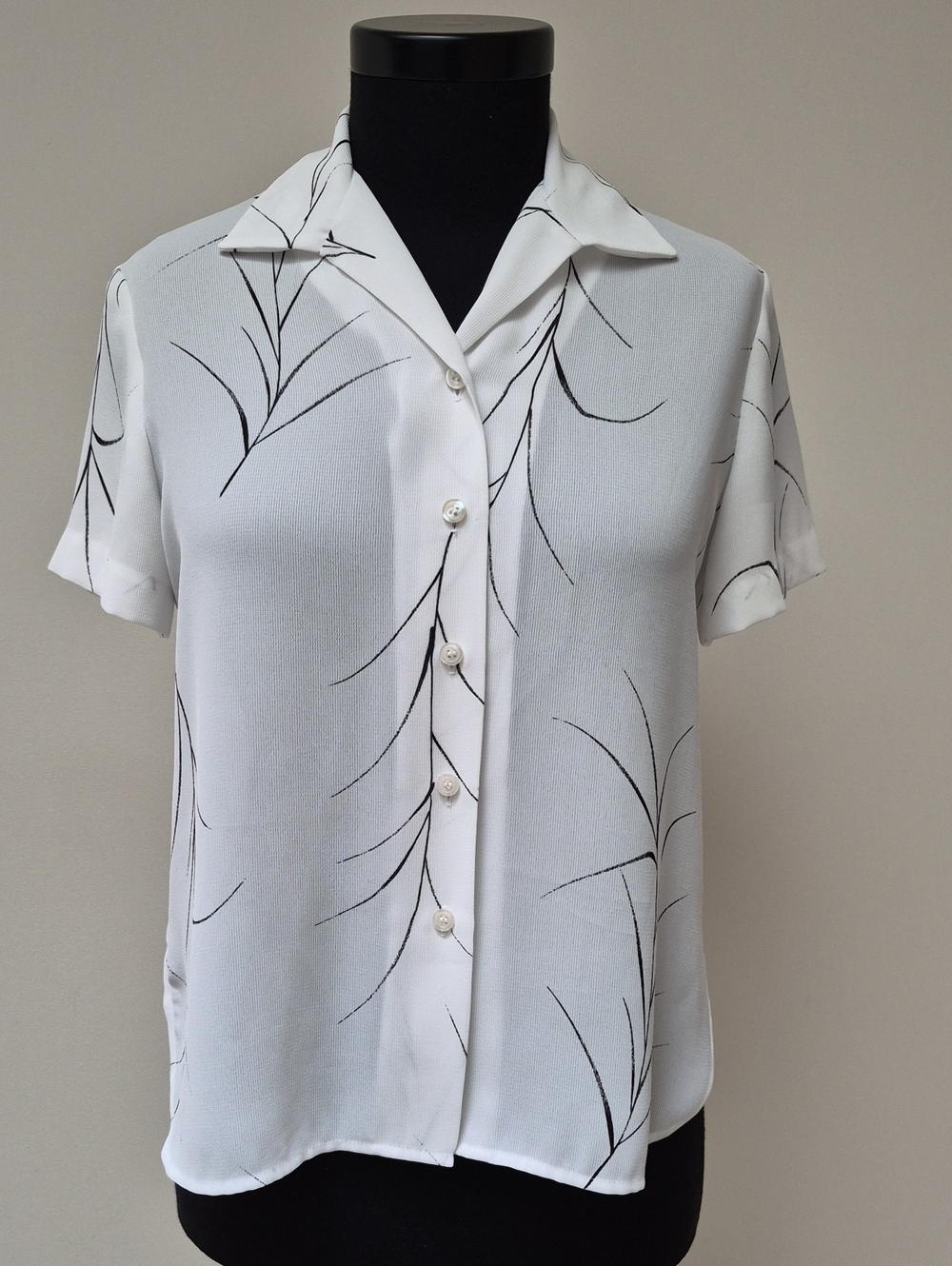Rena Rowan White Short-Sleeve Button Front Top with Black Leaf Line Print